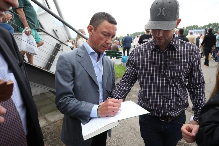 Dettori steigt wieder ein – Vier Ritte am Donnerstag Dettori steigt wieder ein – Vier Ritte am Donnerstag