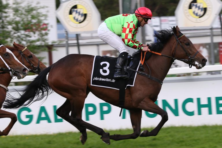 Mythico-Besitzer gewinnt mit Gambia Star