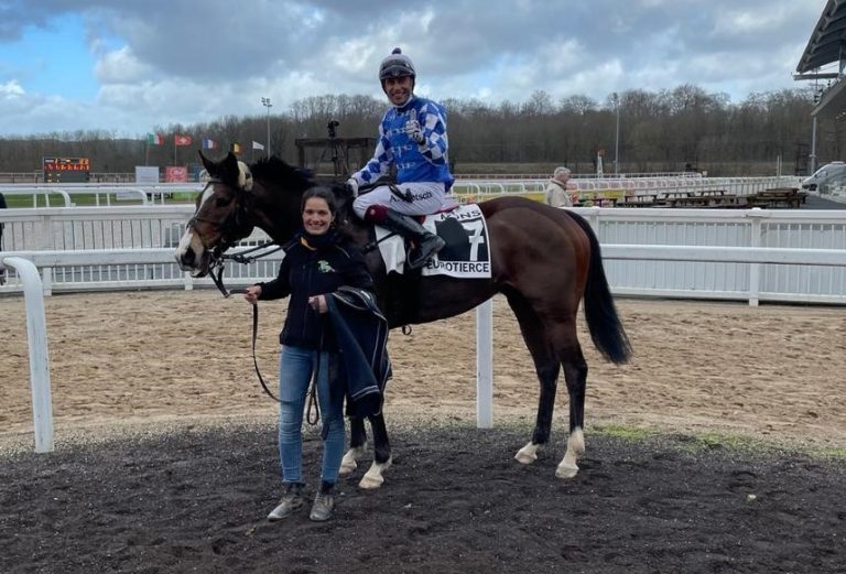 Fabienne Gratz: Ein Zwilling in Mons