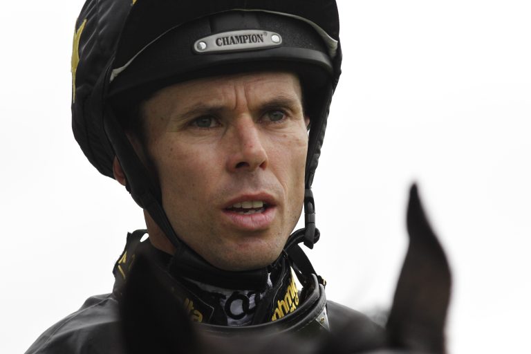 Jockey Graham Lee nach Sturz weiter auf Intensivstation