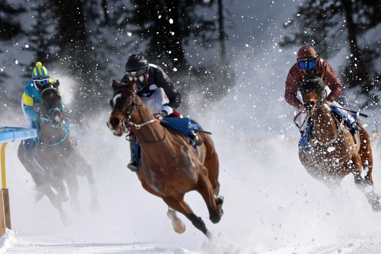 Dennis Schiergen gewinnt White Turf-Auftakt