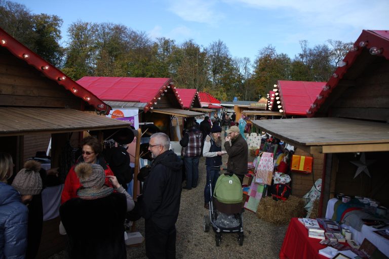 Galopp und Wintermarkt: Doppelter Spaß im Stadtwald