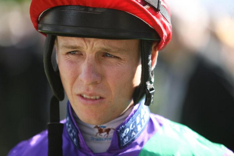 Schlenderhaner Almandin gewinnt Melbourne Cup!