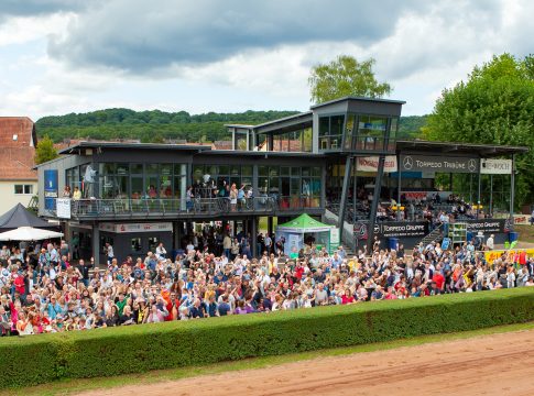 publikums-challenge_saarbrucken-mulheim_-_die_zuschauer_vor_der_tribune_02_15.08.2019_saarbrucken_c_frank_nolting