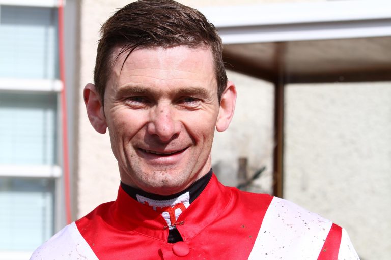Robert Havlin reitet Sweet Man im Derby