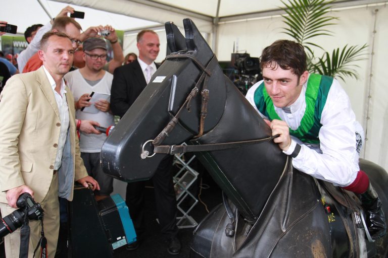 Jockeyschule sucht Talente auf der Equitana Jockeyschule sucht Talente auf der Equitana
