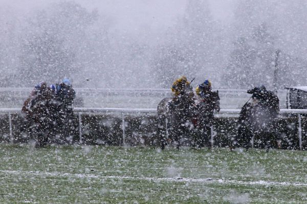 Schneechaos: Saint-Cloud abgebrochen Schneechaos: Saint-Cloud abgebrochen