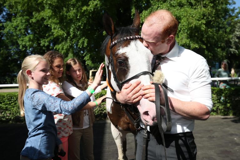 Silvery Moon ist das „unique Racehorse“ Silvery Moon ist das „unique Racehorse“