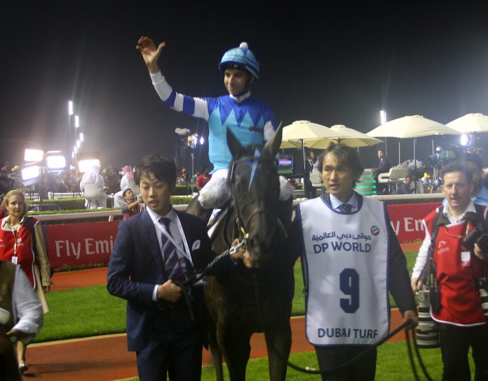 spw17meydanjoaomoreira_auf_japans_stute_vivlos_feiert_den_sieg_im_dubai_turf_foto_rolf_c_hemke_img_4323
