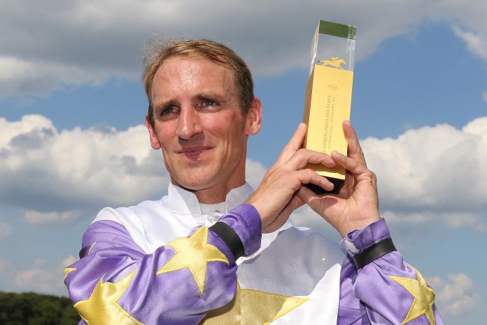 Andrasch Starke nach dem Diana-Sieg auf Lacazar