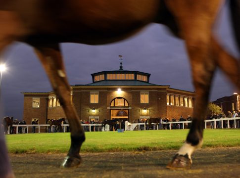 Mutter der doppelten Gruppe I-Siegerin Precise kommt in den Ring