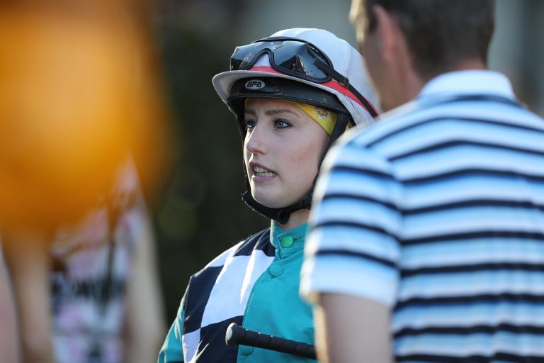 Derby-Jockeys – Vogt die vierte Frau